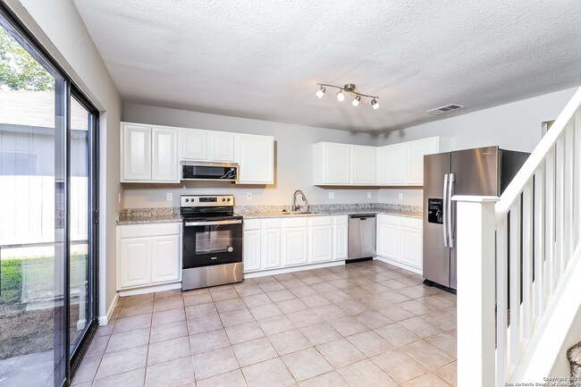 Building Photo - 9879 Highland Creek