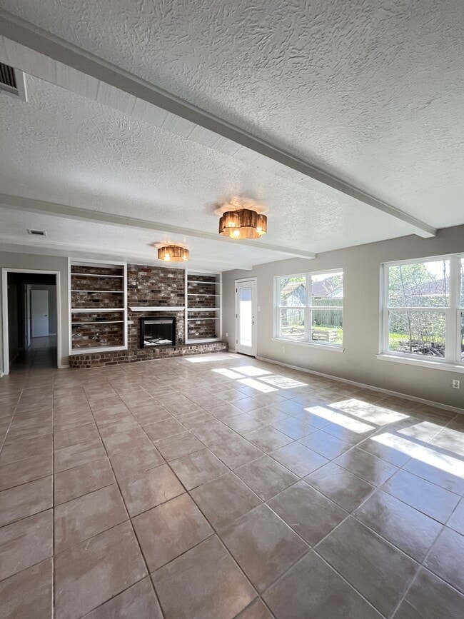 Building Photo - 16450 Hibiscus Ln