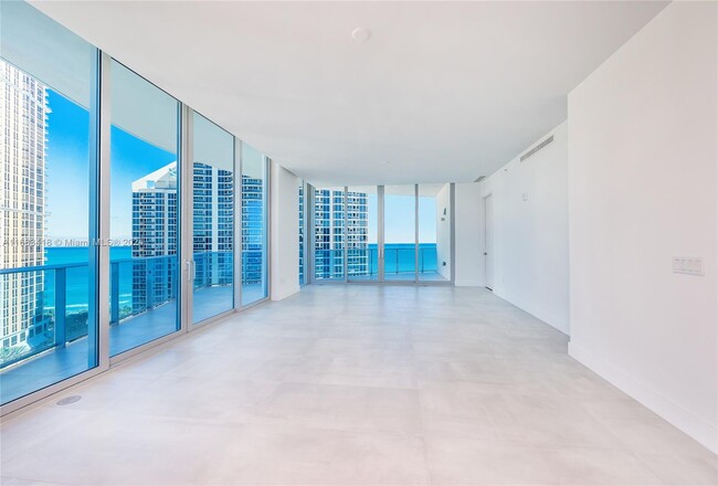 Building Photo - 17550 Collins Ave