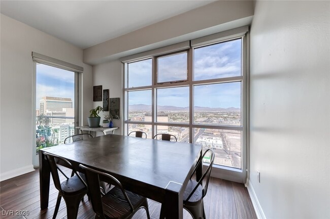 Building Photo - 150 S Las Vegas Blvd