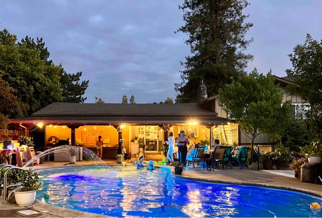 Building Photo - 5001 Whitney Ave