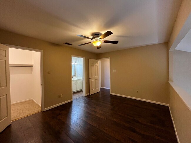 Building Photo - Townhome in the Heart of the Southside!