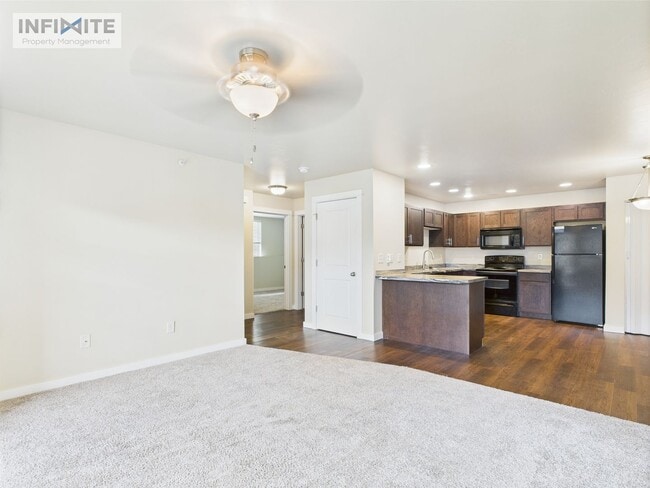 Building Photo - Cute As A Button 2 Bedroom Condo on Baxter Lane!