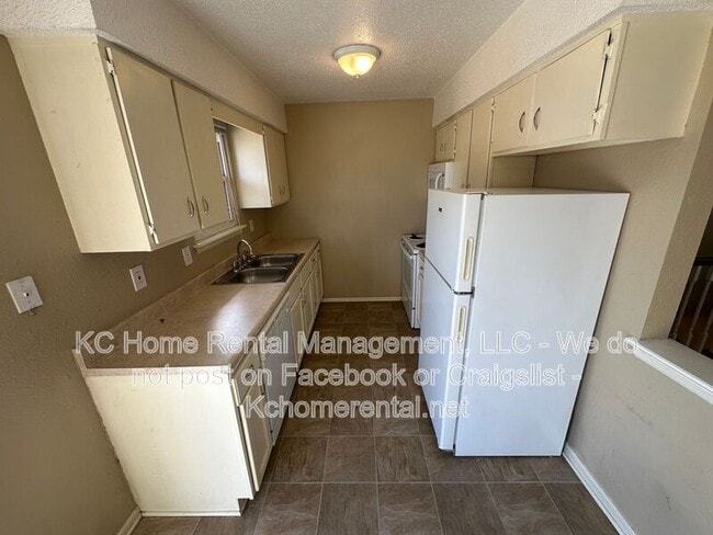 Building Photo - 405 NE Westwind Dr