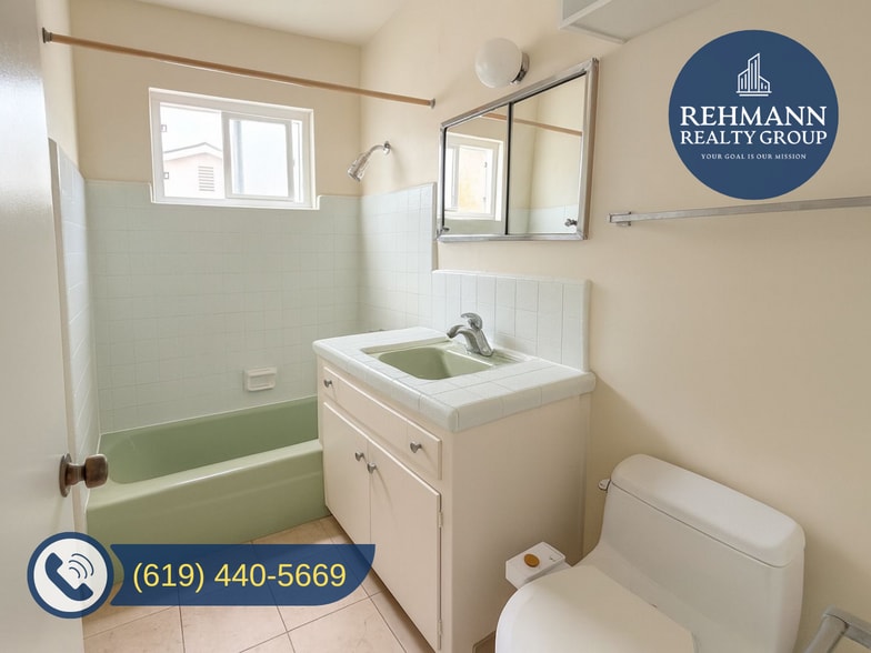 Building Photo - 4235 Kendall St