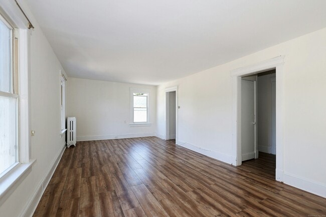 Building Photo - 54 W Branchville Rd