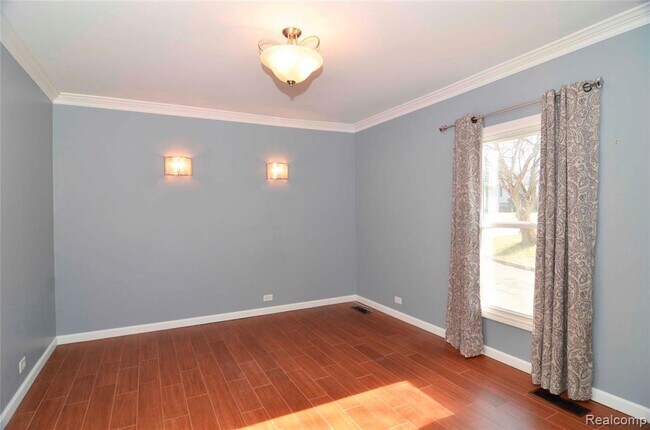 Building Photo - 8152 Fairfield Cir