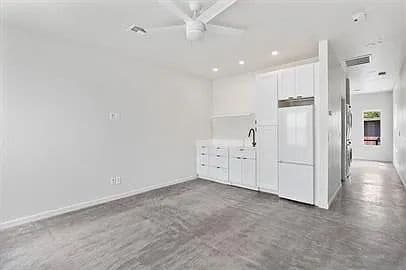 Building Photo - "Charming 1-Bedroom Oasis in Central Phoenix – Cozy 550 Sq Ft Retreat!"