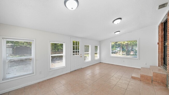 Building Photo - 1517 Michael St