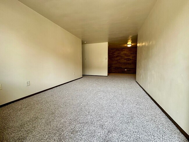 Building Photo - Spacious One Bedroom Apartment! Laundry On...
