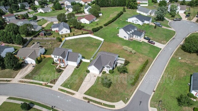 Building Photo - 120 Lantana Dr