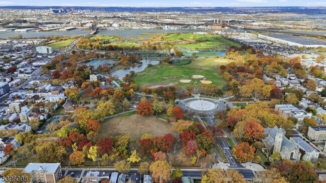 Building Photo - 2520 John F. Kennedy Blvd