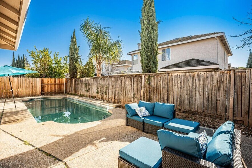 Building Photo - 8336 Cantwell Dr