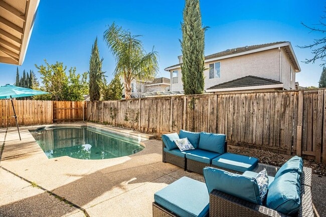 Building Photo - 8336 Cantwell Dr