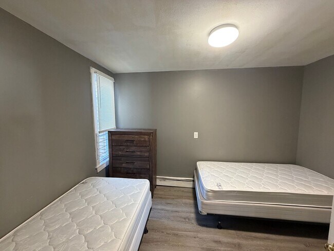 Building Photo - 9-15 Riverview Place-11 3rd Floor