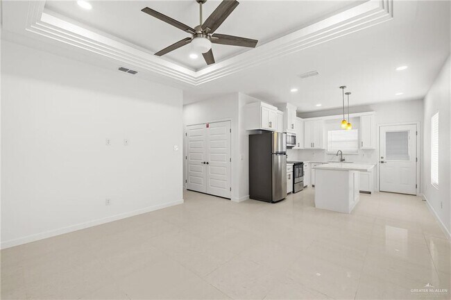 Building Photo - 1201 Waterfall Ave