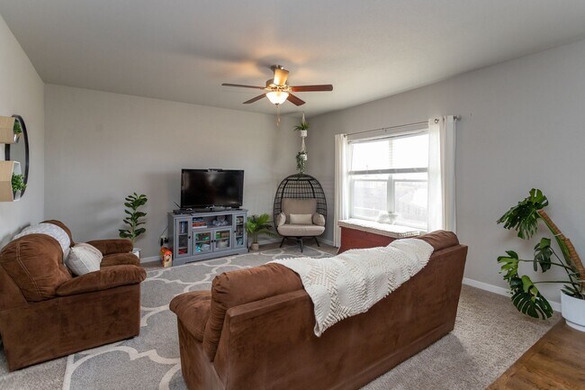 Building Photo - Exquisite 2-Story Home: Luxury Living in Tranquil Cul-de-Sac Setting!!