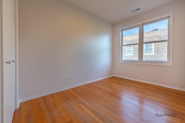 Building Photo - 2226 W Monroe St