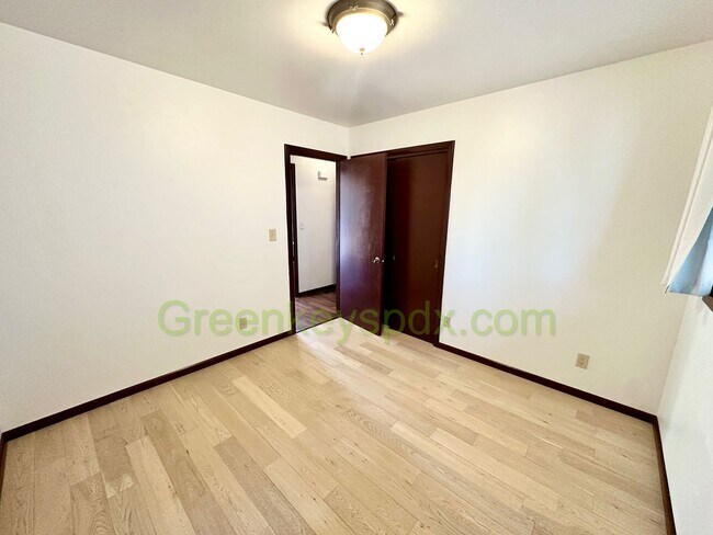 Building Photo - 3-Bedroom, 1.5-Bathroom House in Concordia...