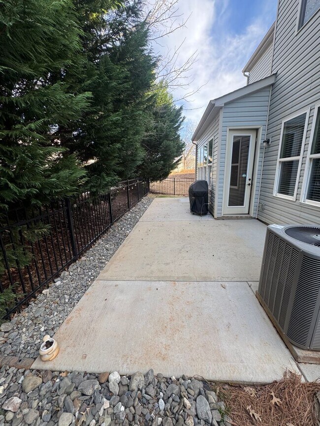 Building Photo - Park South Station Home Available Now!