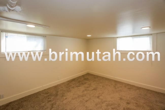 Building Photo - 462 S 1100 E