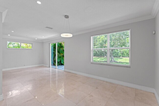 Building Photo - 7803 NW 70th Ave