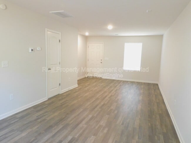 Building Photo - 604 Quail Ln