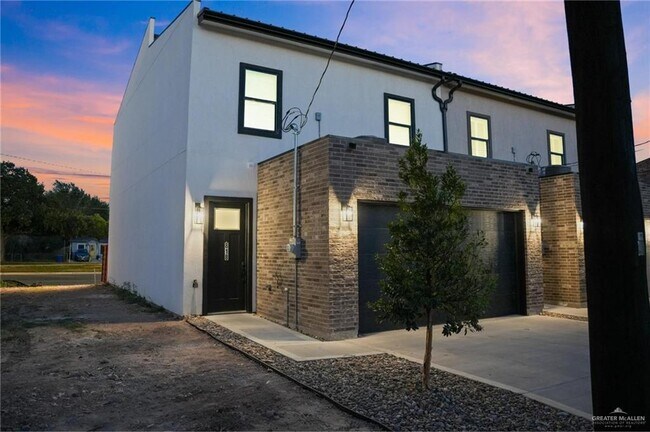 Building Photo - 818 S Bicentennial Blvd