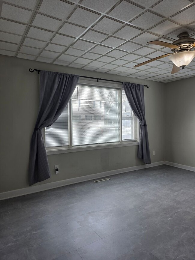 Building Photo - Spacious Home Across from University of Findlay