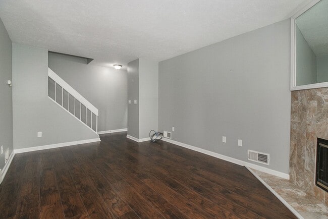 Building Photo - 3 Bedroom/2.5 Bath Westlake!! Condo living...