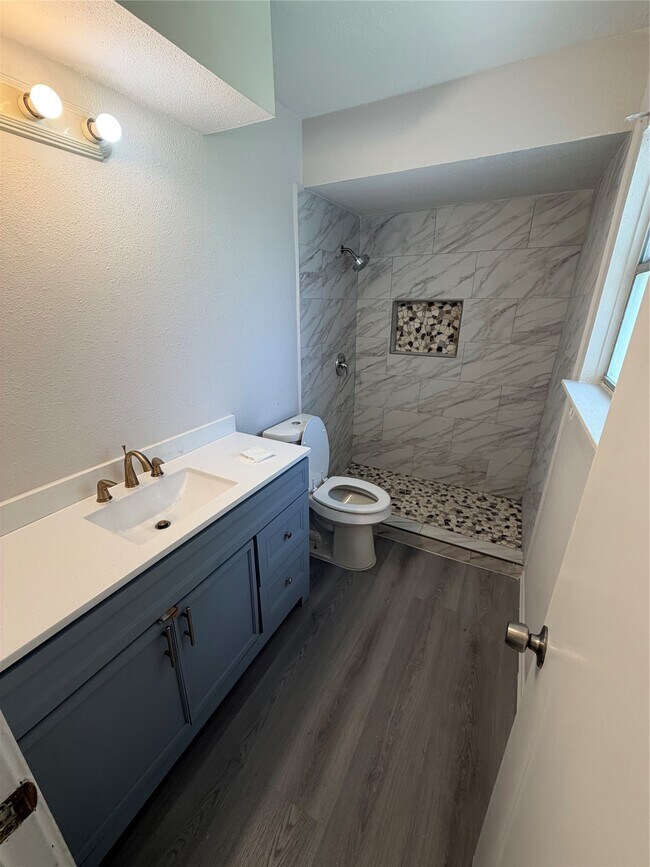 Building Photo - 6618 McCullum Rd