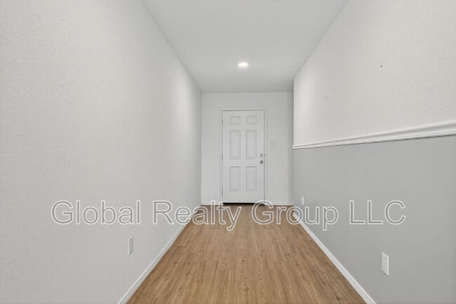 Building Photo - 10716 Sweepback Trl