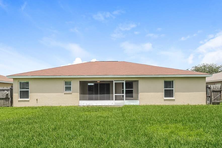 Building Photo - 4668 Great Blue Heron Dr