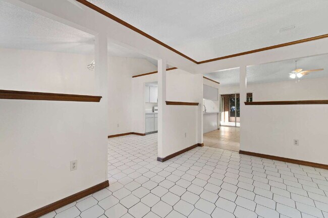 Building Photo - Spacious 3-bed/2-bath Home for Rent in Sil...