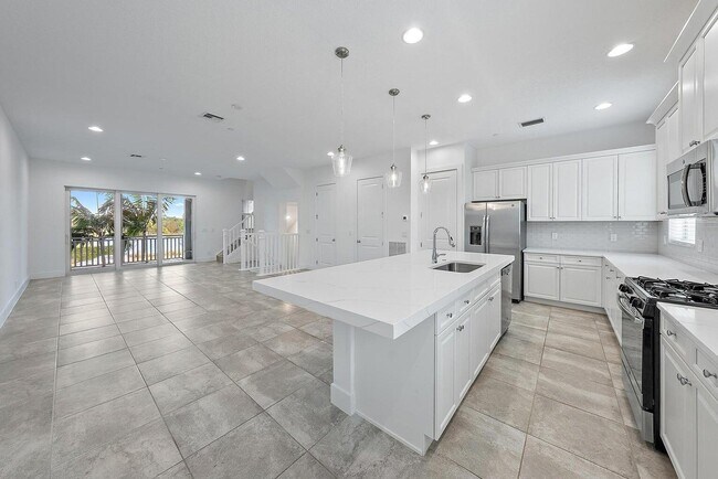 Building Photo - 12959 Alton Rd