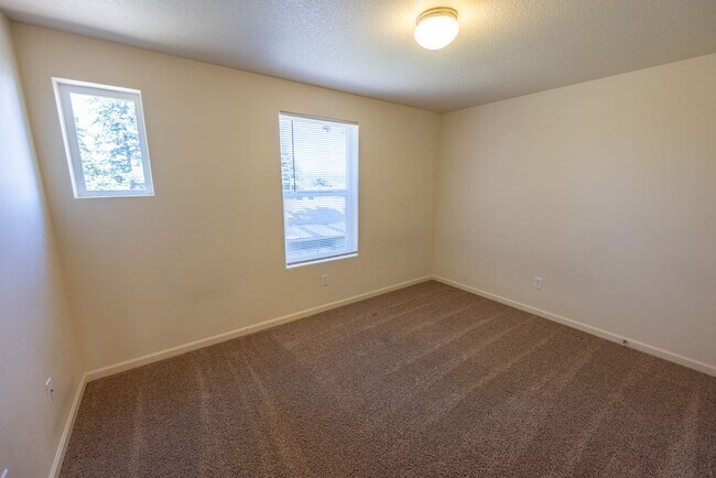 Building Photo - 13310 NE 51st St