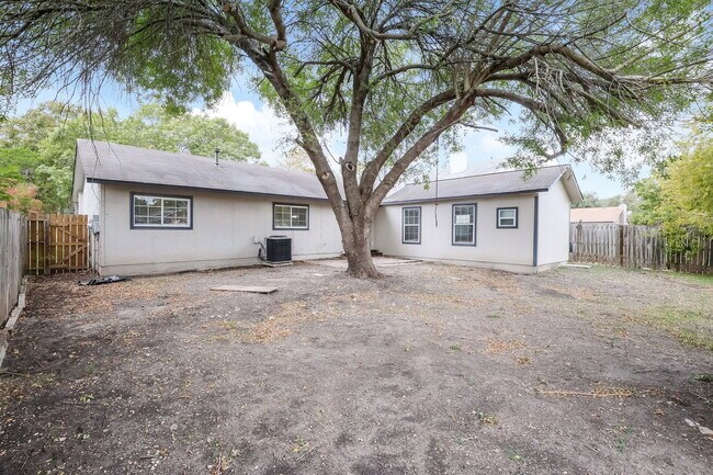 Building Photo - 2730 Bear Springs Dr