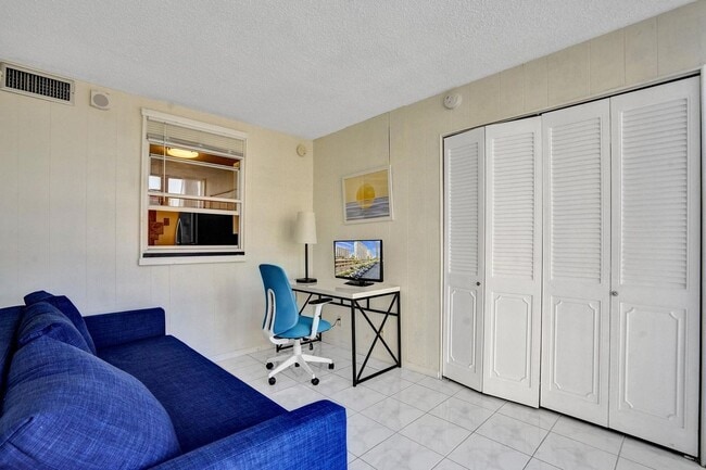 Building Photo - 2017 S Ocean Dr