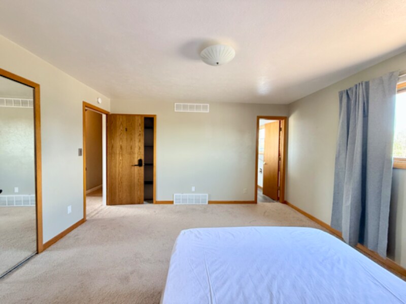 Building Photo - 301 W Mangrum Dr