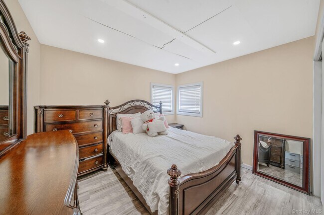 Building Photo - 158 Mohawk St