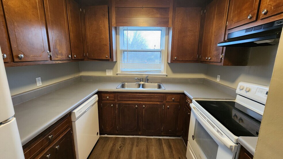 Building Photo - 4424 Bonnell Dr NW