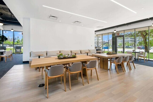 Building Photo - 0 bedroom in Chicago IL 60612