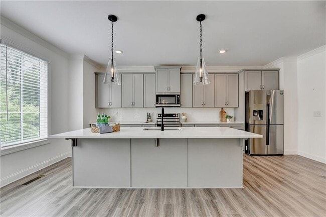 Building Photo - 6892 Roswell Rd NE