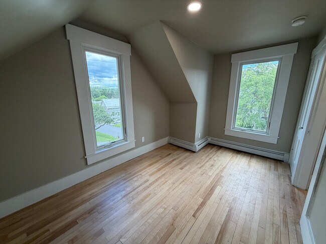 Building Photo - 53 Pleasant St