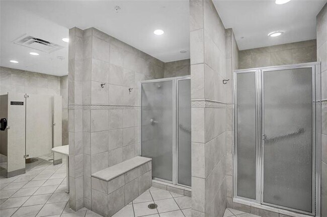 Building Photo - 2030 S Ocean Dr