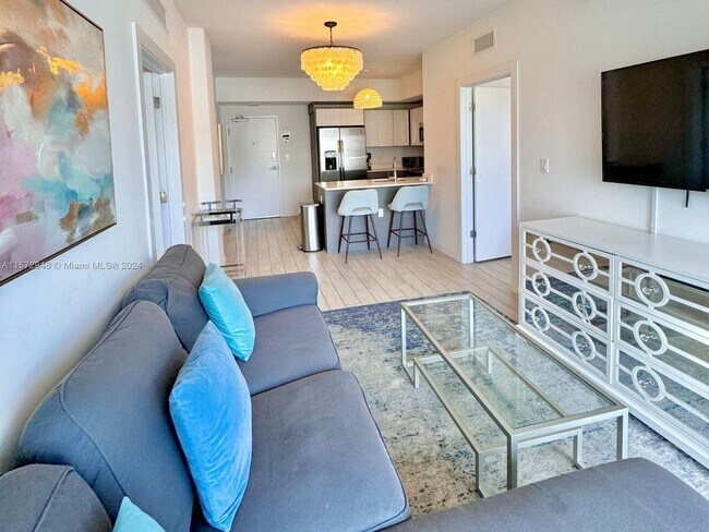 Building Photo - 321 NE 26th St