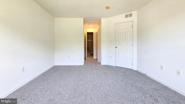 Building Photo - 1227 Cross Creek Dr