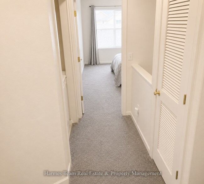 Building Photo - 3 Bed | 2.5 Bath Townhome In School District #2