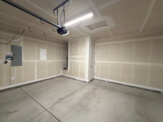 Building Photo - 3 Bedroom Plus Office Single Story New Construction Available Near Woodmont Ave NW & Rainbow Blvd...