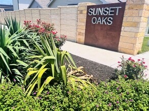 Building Photo - 325 Geode Glen